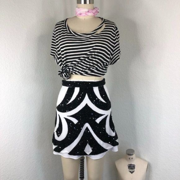 Alice + Olivia Sequin Ruffle Party Fleur De Lis Mini Skirt
